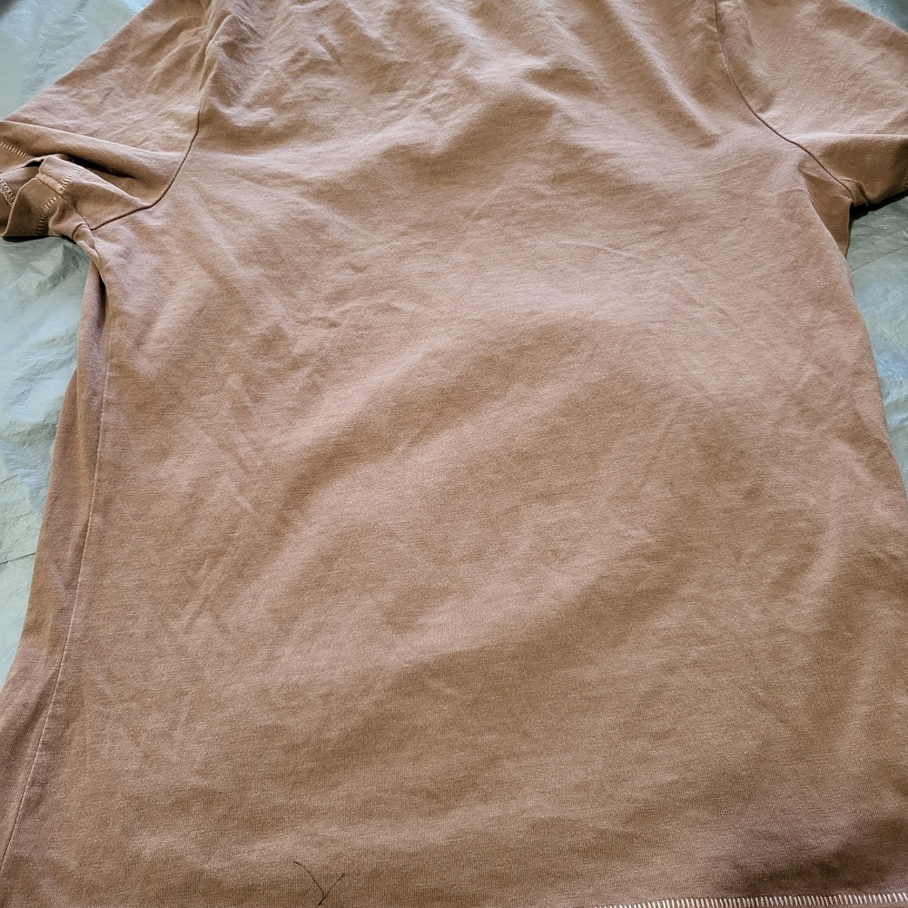 SKIMS Camel Outdoor Tshirt and Leggings Set - Picture 10 of 15